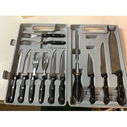 429 - Cased Knife Set