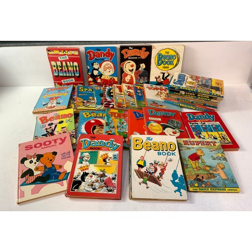 215 - Collection of Dandy and Beano etc Annuals