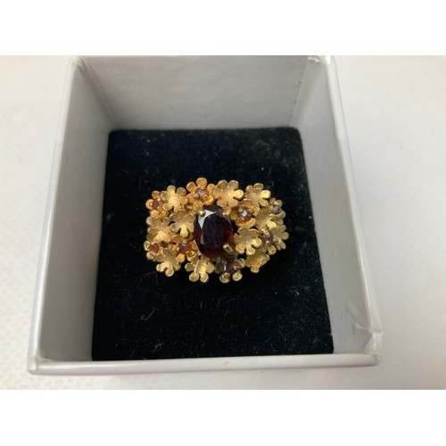 365 - 9ct Gold and Garnet Ring - Size P - 4.3gms