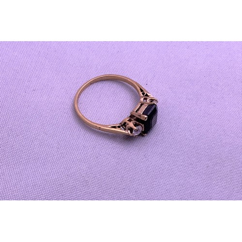 191 - 9ct Gold Diamond Ring - Size M