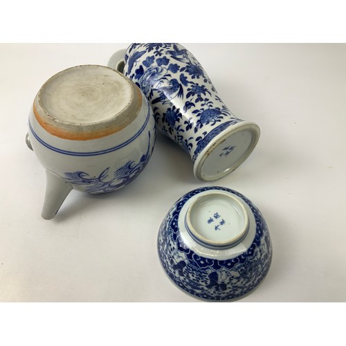 29 - 3x Pieces of Chinese Porcelain