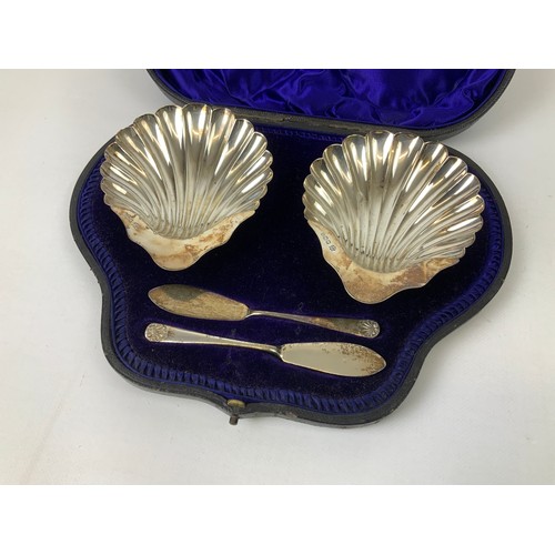 425 - Cased Silver Shellfish Dishes - 150gms