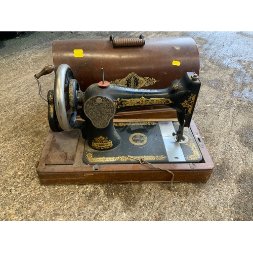 447 - Singer Sewing Machine