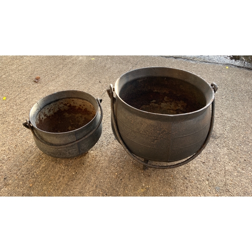 11 - 2x Cast Iron Cauldrons