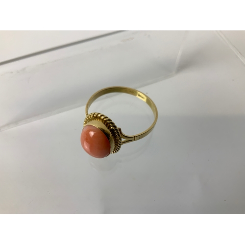 107 - 18ct Gold Ring - Size R