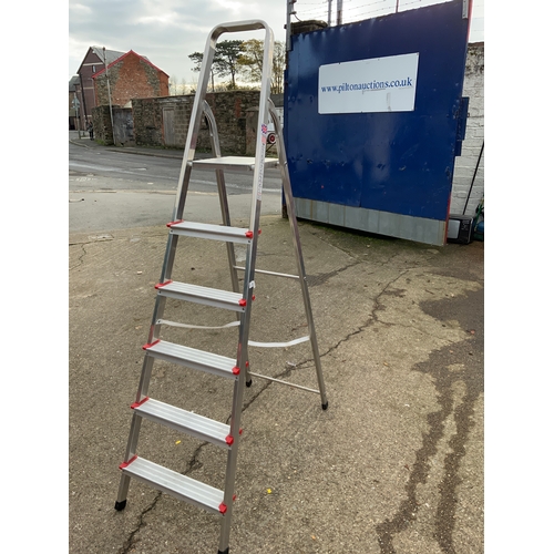 30 - Five Tread Step Ladder