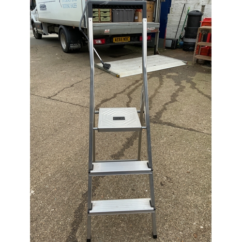 28 - Two Tread Step Ladder