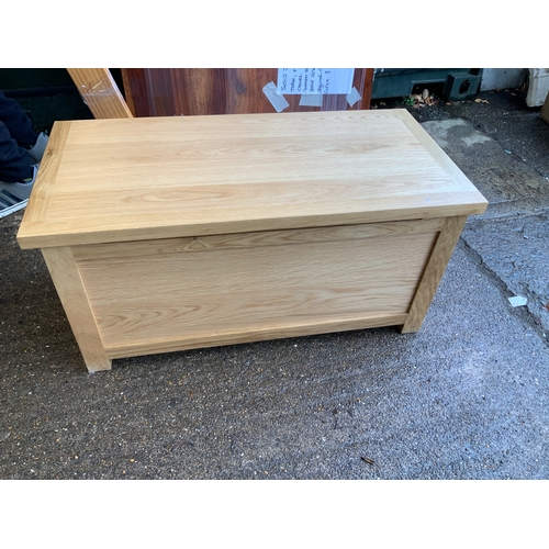 411 - Oak Blanket Box