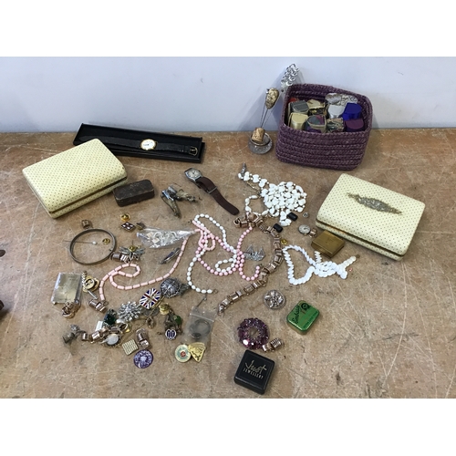 648 - Vintage Jewellery, Watches and Brooches etc