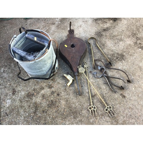 86 - Galvanised Mop Bucket and Metalware