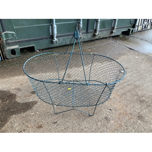 108A - Collapsible Wire Basket