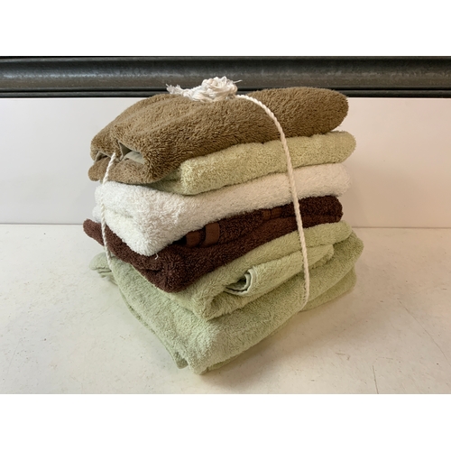 185 - Selection of Bath Towels