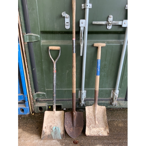 76 - 3x Shovels