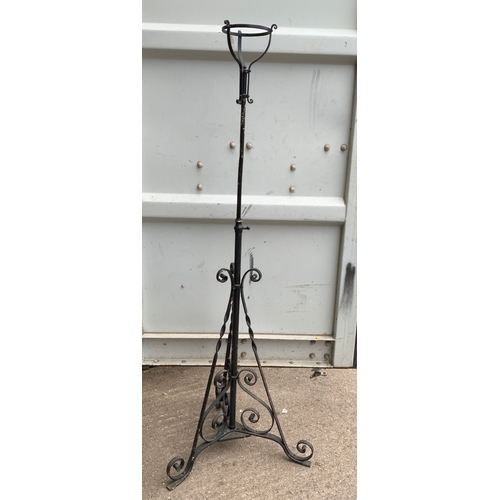 67 - Extending Wrought Iron Garden Stand