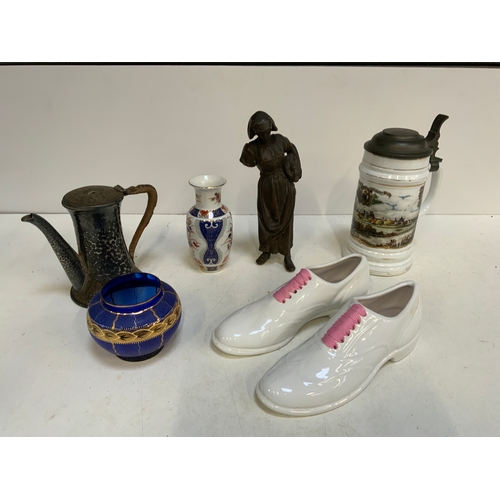 138 - Stein and China Shoes etc