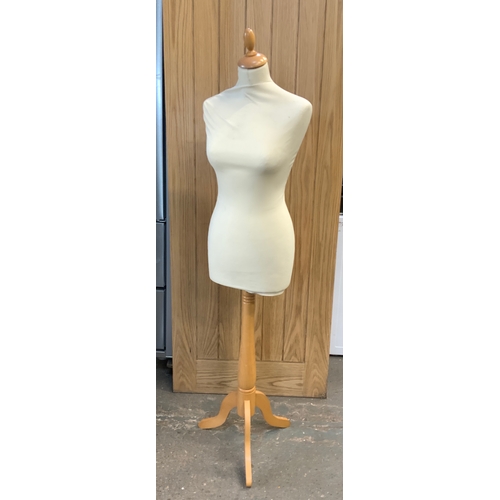 541 - Mannequin on Stand