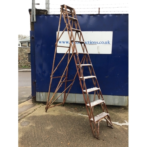 84B - Wooden Step Ladder