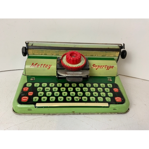 137 - Mettoy Child’s Typewriter