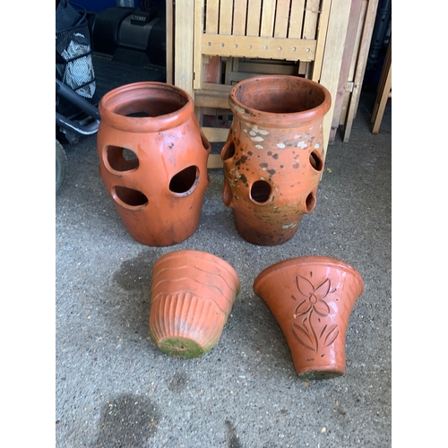 5 - 2x Strawberry Pots and Terracotta Wall Planters