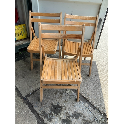 750 - 3x Folding Chairs