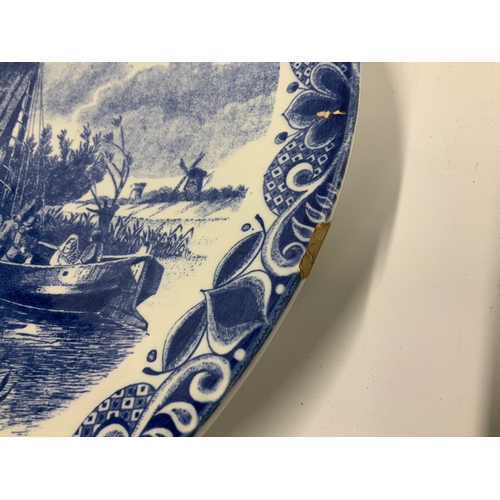 135 - Large Delft Charger