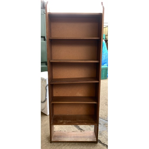 685A - Bookshelves