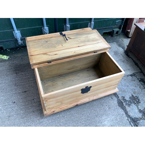 614 - Mexican Pine Coffee Table with Storage