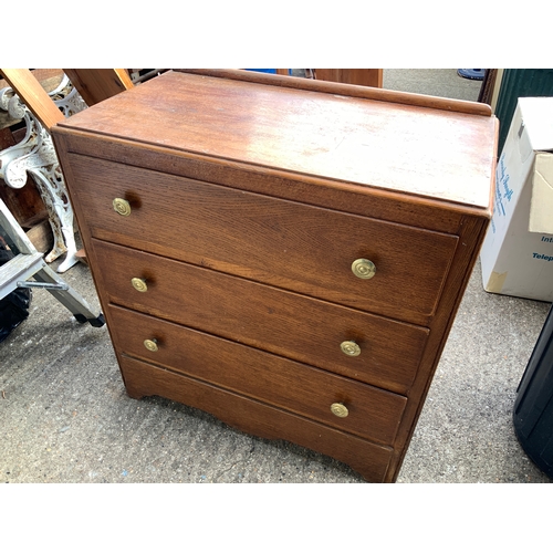 582 - Chest of Drawers