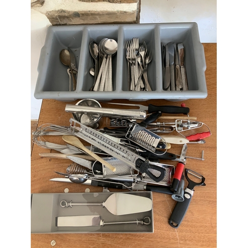 22 - Cutlery and Kitchen Utensils