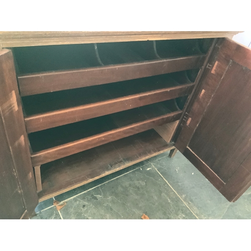 38 - Linen Cupboard with Slides