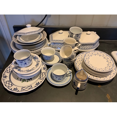 60 - Quantity of Adams China