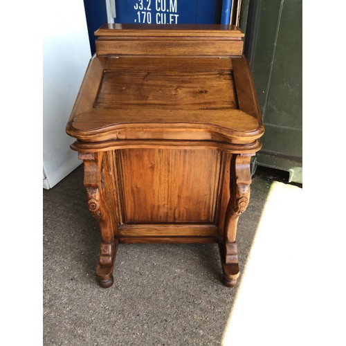 565 - Reproduction Davenport Desk