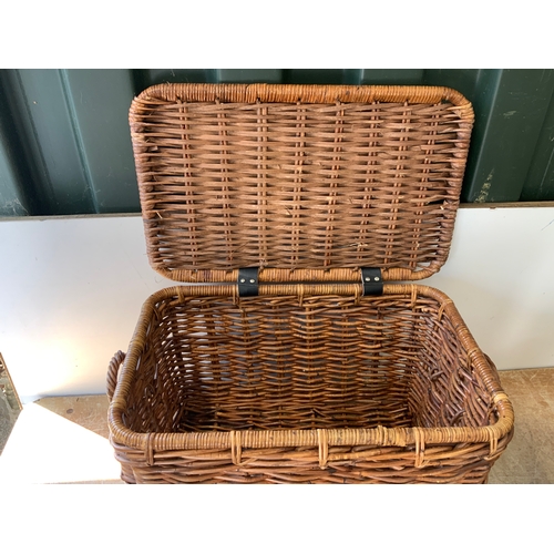 528 - Wicker Hamper