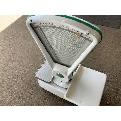 739 - Avery Shop Scales