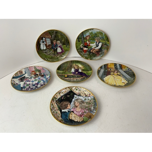 196 - Fairy Tales Collectors Plates