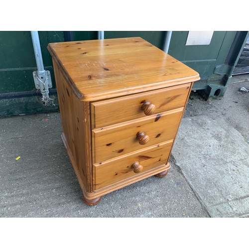 845 - Pine Bedside