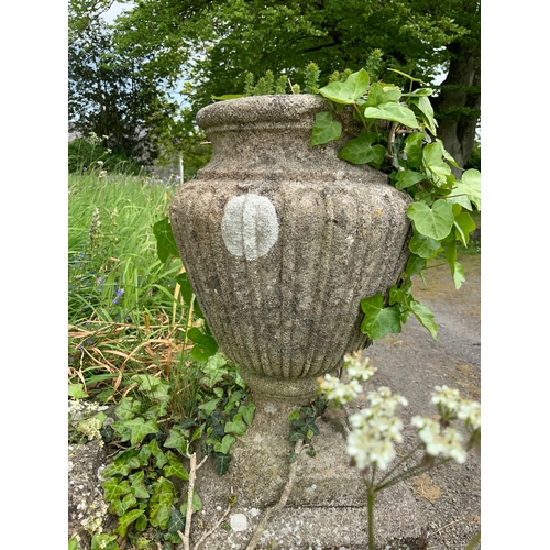 352 - Urn planter