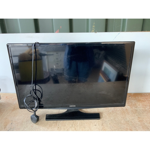 554A - Samsung TV with Remote