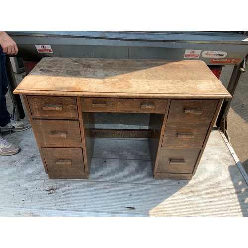 541 - Oak Desk