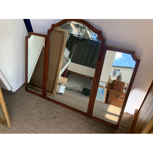 560 - Large Trifold Mirror