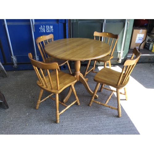 462 - Pine Circular Table with Chairs