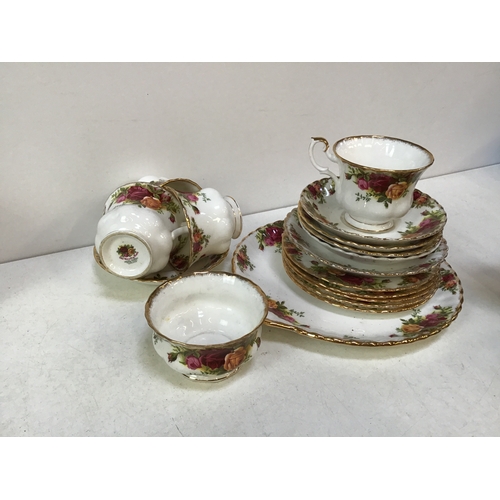 202 - Royal Albert - Old Country Roses