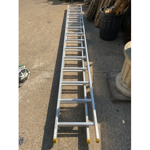 15A - Extending Aluminium Ladder