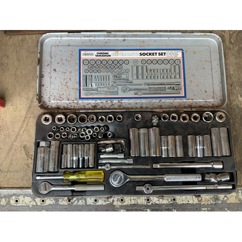 32 - Socket Set