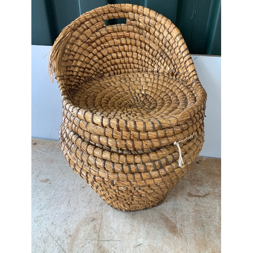 554 - Wicker Seat with Storage