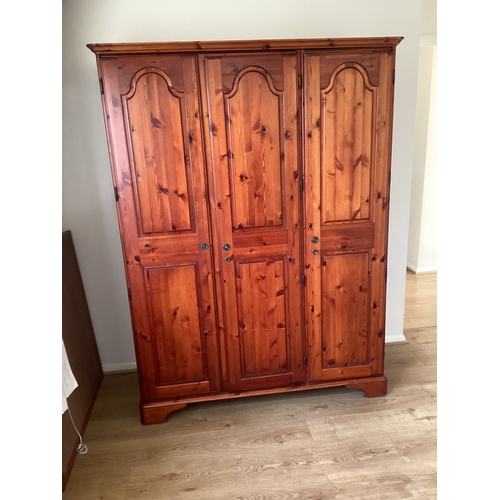 861A - Triple Pine Wardrobe