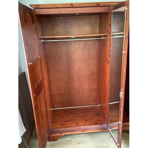 861A - Triple Pine Wardrobe