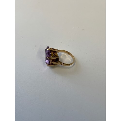 774 - Large Amethyst 1.5x 1.3cm 9ct Gold Ring - Size L - Total Weight 5.57gms