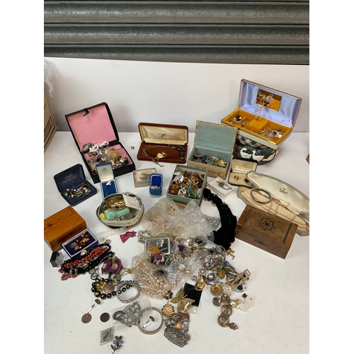 270 - Vintage Costume Jewellery etc