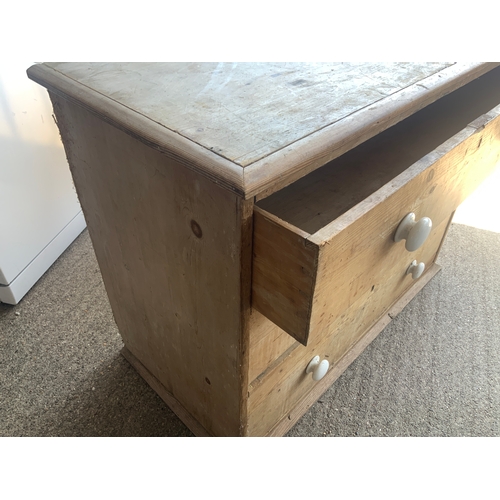 635 - Victorian Pine Chest of Drawers